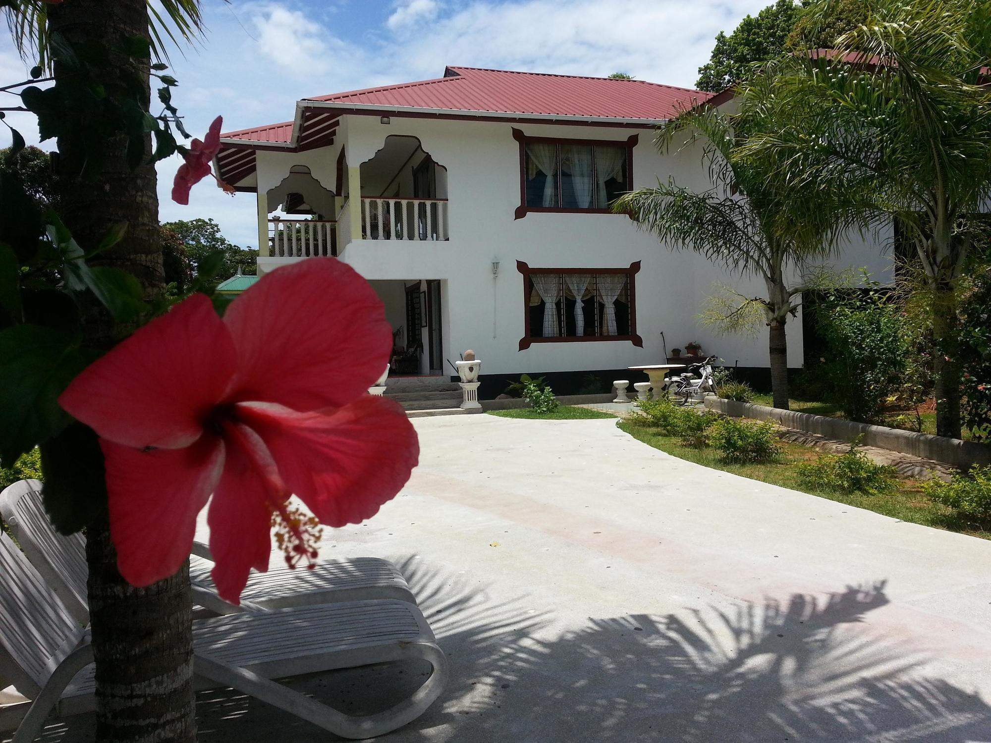 Zanboza Guesthouse ラ・ディーグ島 エクステリア 写真