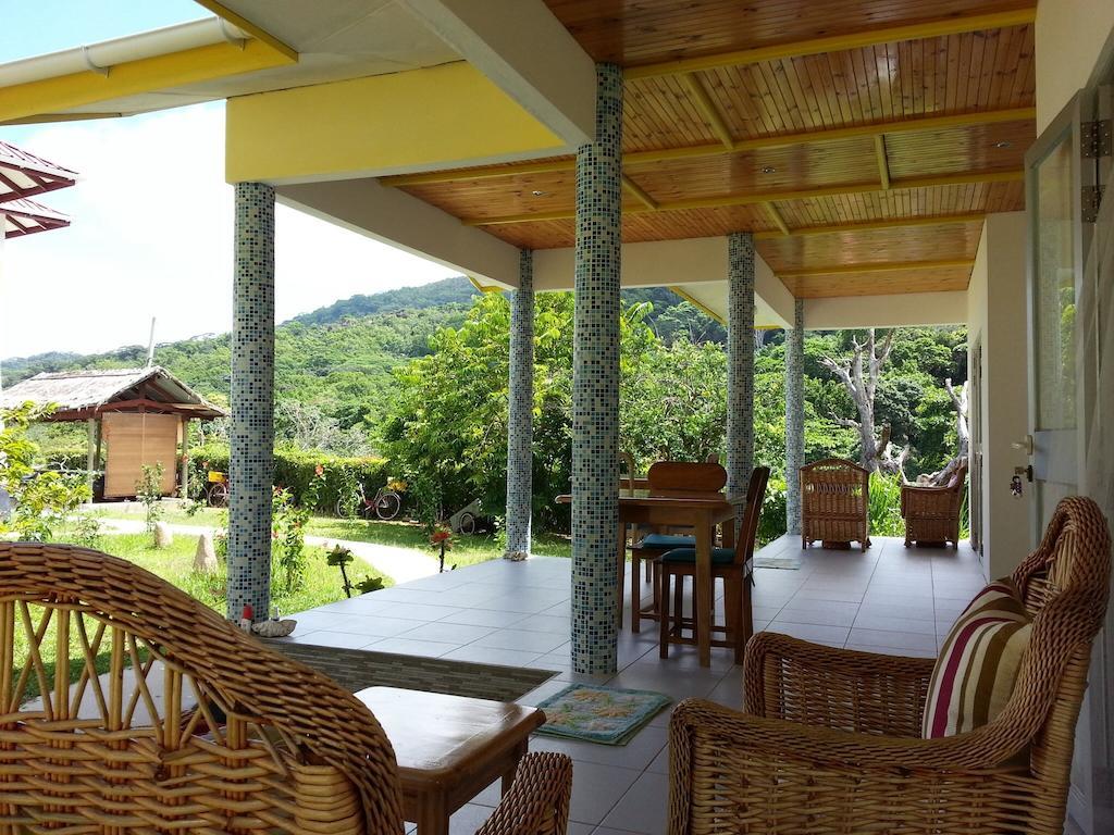 Zanboza Guesthouse ラ・ディーグ島 エクステリア 写真