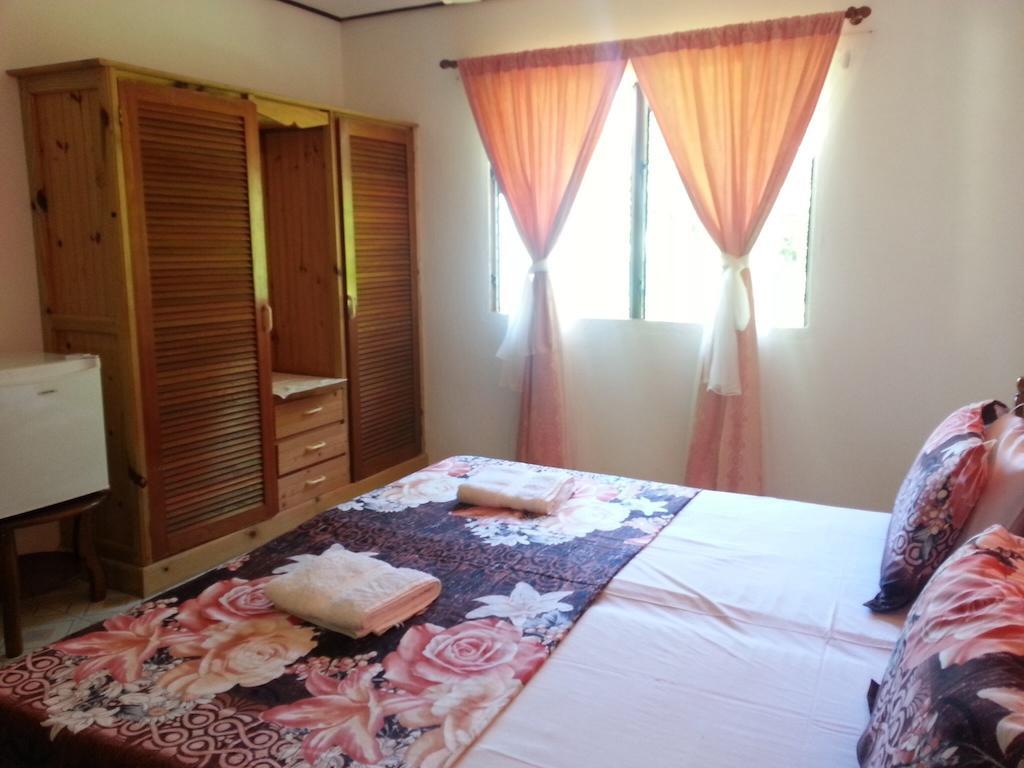 Zanboza Guesthouse ラ・ディーグ島 部屋 写真